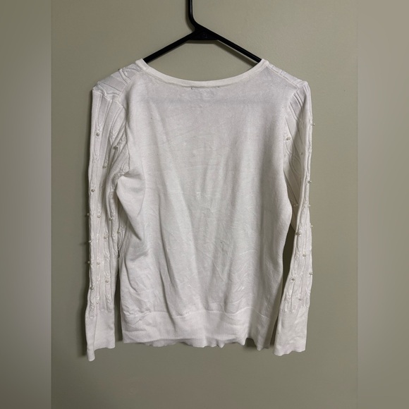 Cable & Gauge White Cable Knit Sweater Pearl Embellishment Size Medium - Picture 3 of 7